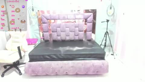 Ania online show from November 16, 2025, 10:54 am