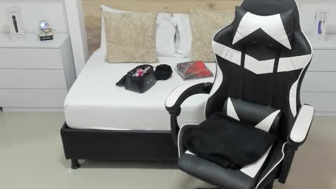 Snapshot of candy_summer28_ chatting on October 13, 2025, 7:25 pm CANDY online show from October 13, 2025, 7:25 pm