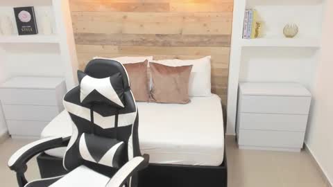 Snapshot of candy_summer28_ chatting on November 1, 2025, 7:16 pm CANDY online show from November 1, 2025, 7:16 pm