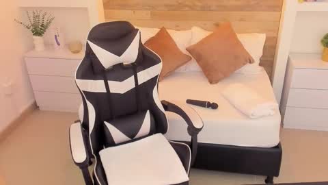 Snapshot of candy_summer28_ chatting on November 17, 2025, 7:08 pm CANDY online show from November 17, 2025, 7:08 pm