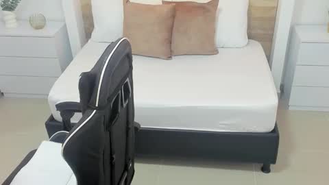 Snapshot of candy_summer28_ chatting on November 18, 2025, 7:18 pm CANDY online show from November 18, 2025, 7:18 pm