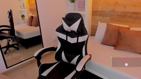 Snapshot of candy_summer28_ chatting on November 22, 2025, 7:02 pm CANDY online show from November 22, 2025, 7:02 pm