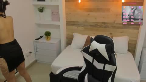 Snapshot of candy_summer28_ chatting on December 17, 2025, 7:09 pm CANDY online show from December 17, 2025, 7:09 pm