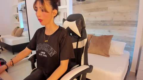 Snapshot of candy_summer28_ chatting on December 22, 2025, 7:22 pm CANDY online show from December 22, 2025, 7:22 pm