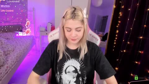 Snapshot of candyhannah chatting on December 7, 2024, 5:20 pm You can call me HH online show from December 7, 2024, 5:20 pm