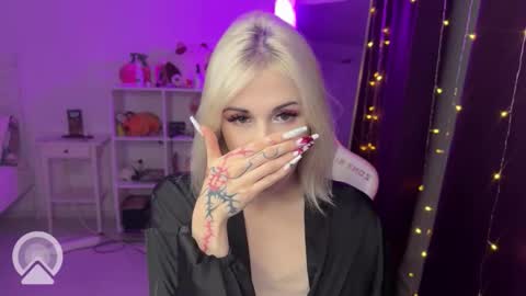 Snapshot of candyhannah chatting on October 20, 2025, 8:20 pm You can call me HH online show from October 20, 2025, 8:20 pm