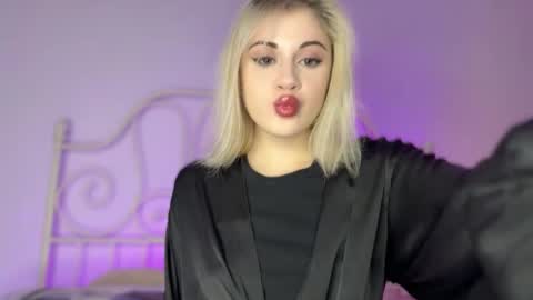 Snapshot of candyhannah chatting on November 11, 2025, 7:03 pm You can call me HH online show from November 11, 2025, 7:03 pm