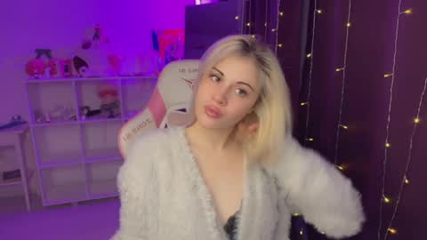 Snapshot of candyhannah chatting on November 30, 2025, 7:40 pm You can call me HH online show from November 30, 2025, 7:40 pm