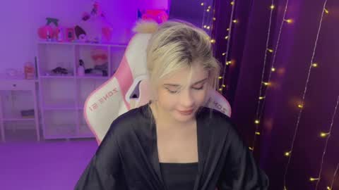 Snapshot of candyhannah chatting on December 14, 2025, 6:01 pm You can call me HH online show from December 14, 2025, 6:01 pm