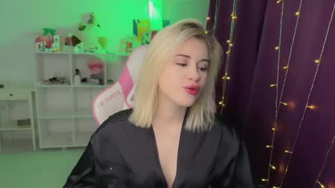 Snapshot of candyhannah chatting on December 15, 2025, 5:39 pm You can call me HH online show from December 15, 2025, 5:39 pm