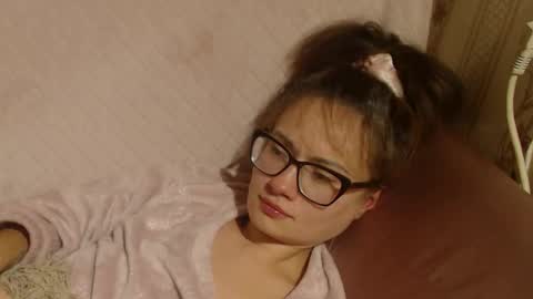 say meow and send tips  online show from October 23, 2025, 6:39 pm