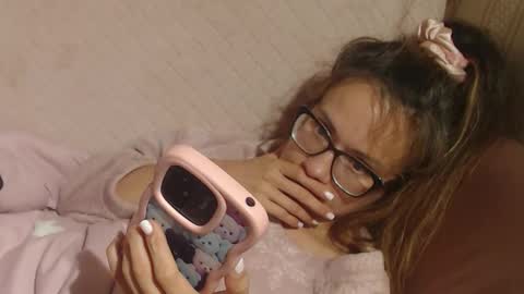 say meow and send tips  online show from October 24, 2025, 9:22 pm