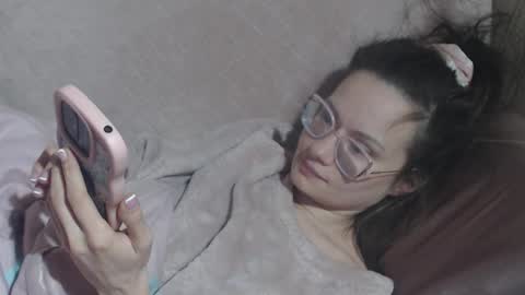 say meow and send tip  online show from March 10, 2026, 4:28 am