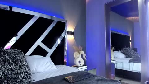 candyluxury_ online show from February 5, 2025, 11:39 pm