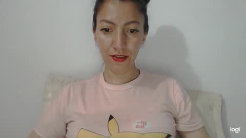 Snapshot of candymilfff chatting on December 6, 2024, 10:19 pm candymilfff online show from December 6, 2024, 10:19 pm