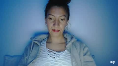 Snapshot of candymilfff chatting on December 18, 2024, 3:37 am candymilfff online show from December 18, 2024, 3:37 am