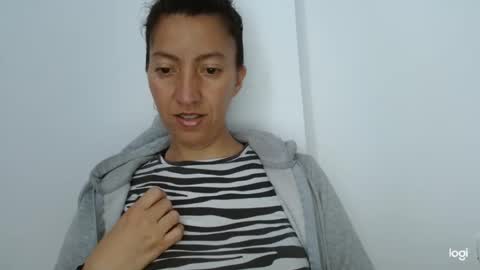 Snapshot of candymilfff chatting on September 12, 2025, 2:17 pm candymilfff online show from September 12, 2025, 2:17 pm