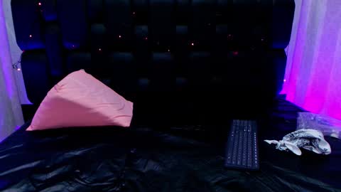 Aura  online show from March 8, 2025, 11:58 am