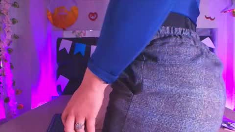 Aura  online show from September 24, 2025, 11:57 am