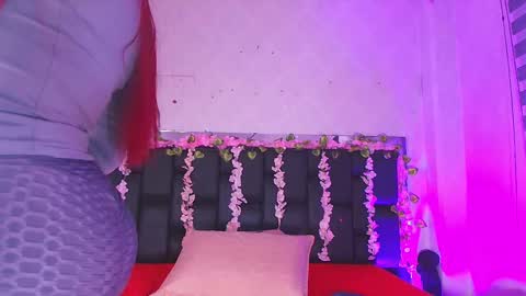 Aura  online show from October 7, 2025, 12:02 pm