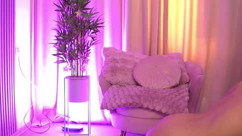 CanndyIvy online show from May 26, 2026, 4:08 am