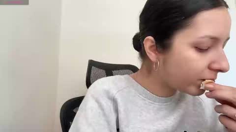 Snapshot of cappuccinokiss chatting on March 10, 2025, 9:53 am Emma online show from March 10, 2025, 9:53 am