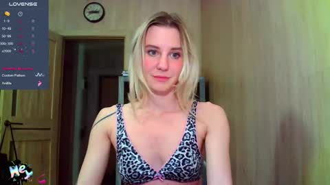 Snapshot of caramel_pie_ chatting on November 6, 2025, 7:37 pm caramel online show from November 6, 2025, 7:37 pm