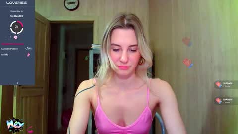 Snapshot of caramel_pie_ chatting on December 5, 2025, 7:32 pm caramel online show from December 5, 2025, 7:32 pm