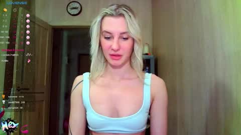 Snapshot of caramel_pie_ chatting on December 18, 2025, 8:15 pm caramel online show from December 18, 2025, 8:15 pm