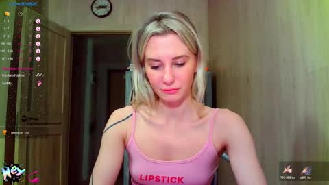 Snapshot of caramel_pie_ chatting on December 19, 2025, 9:44 pm caramel online show from December 19, 2025, 9:44 pm