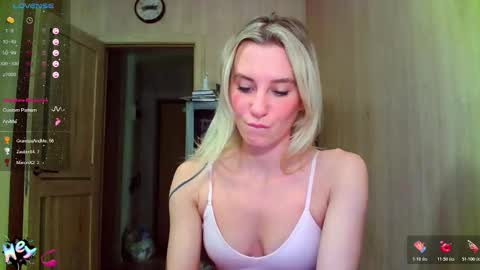 Snapshot of caramel_pie_ chatting on December 22, 2025, 9:56 pm caramel online show from December 22, 2025, 9:56 pm