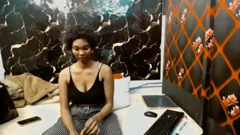 Snapshot of caramelminxx_ chatting on July 8, 2026, 7:24 am caramelminxx_ online show from July 8, 2026, 7:24 am