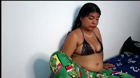 Snapshot of caramelo17186 chatting on December 18, 2025, 12:06 am julieta online show from December 18, 2025, 12:06 am