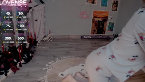 NONA    follow online show from November 1, 2025, 6:04 am