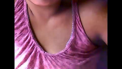 Snapshot of carinesexy69 chatting on February 27, 2025, 12:02 pm carinesexy69 online show from February 27, 2025, 12:02 pm