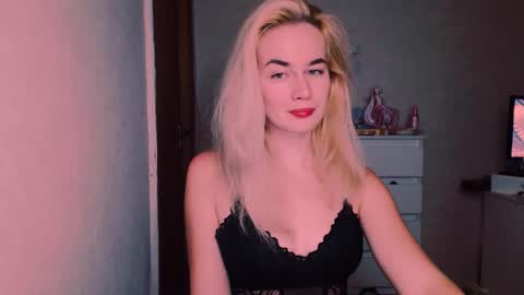 Snapshot of carinfox chatting on October 22, 2025, 7:02 pm Carin online show from October 22, 2025, 7:02 pm