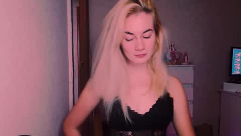 Snapshot of carinfox chatting on November 1, 2025, 7:49 pm Carin online show from November 1, 2025, 7:49 pm