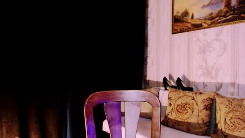 Snapshot of carinfox chatting on November 12, 2025, 7:24 pm Carin online show from November 12, 2025, 7:24 pm