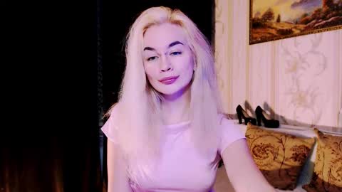 Snapshot of carinfox chatting on November 14, 2025, 6:50 pm Carin online show from November 14, 2025, 6:50 pm