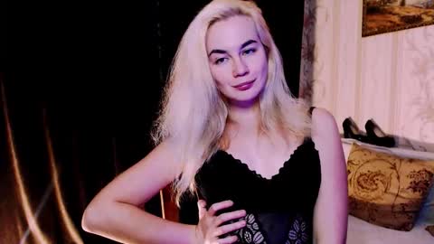 Snapshot of carinfox chatting on November 21, 2025, 9:35 pm Carin online show from November 21, 2025, 9:35 pm