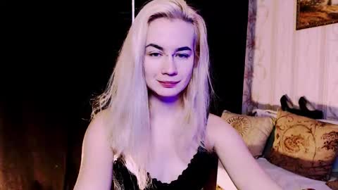 Snapshot of carinfox chatting on November 28, 2025, 5:32 am Carin online show from November 28, 2025, 5:32 am