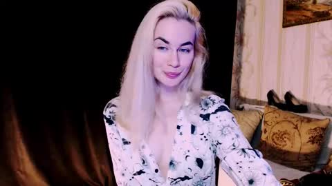 Snapshot of carinfox chatting on November 30, 2025, 6:34 pm Carin online show from November 30, 2025, 6:34 pm