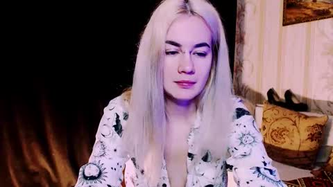 Snapshot of carinfox chatting on December 3, 2025, 6:54 am Carin online show from December 3, 2025, 6:54 am