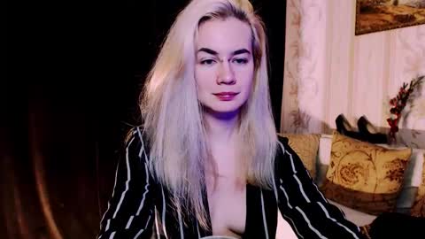 Snapshot of carinfox chatting on December 5, 2025, 8:34 am Carin online show from December 5, 2025, 8:34 am