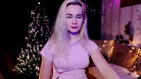 Snapshot of carinfox chatting on December 16, 2025, 8:08 am Carin online show from December 16, 2025, 8:08 am