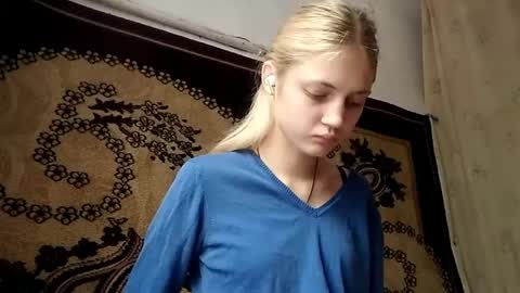 Kira online show from May 2, 2026, 3:55 am