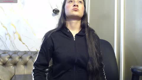 Snapshot of caritoluna_ chatting on November 4, 2025, 3:27 am Carito online show from November 4, 2025, 3:27 am