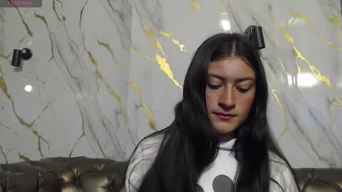 Snapshot of caritoluna_ chatting on November 10, 2025, 3:27 am Carito online show from November 10, 2025, 3:27 am