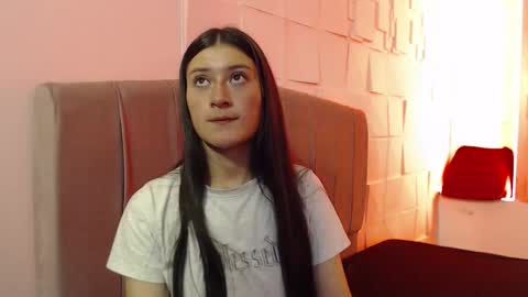 Snapshot of caritoluna_ chatting on December 2, 2025, 3:34 am Carito online show from December 2, 2025, 3:34 am