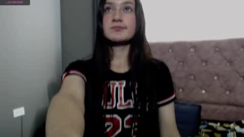 Snapshot of caritoluna_ chatting on December 17, 2025, 3:45 am Carito online show from December 17, 2025, 3:45 am